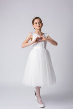 Load image into Gallery viewer, Della