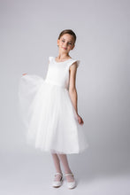 Load image into Gallery viewer, Della