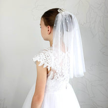 Load image into Gallery viewer, Ana Balahan Girl wearing Short White veil Sydney Australia