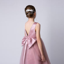 Load image into Gallery viewer, Ana Balahan Young girl wearing beautiful comb decorated with white roses and beads for flower girl