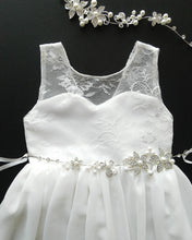 Load image into Gallery viewer, Roselle off white lace teen flower girl dress front view Ana Balahan