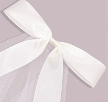 Load image into Gallery viewer, Veil with a bow

