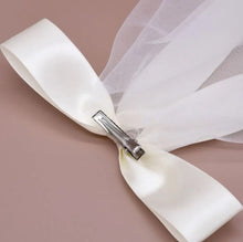 Load image into Gallery viewer, Veil with a bow
