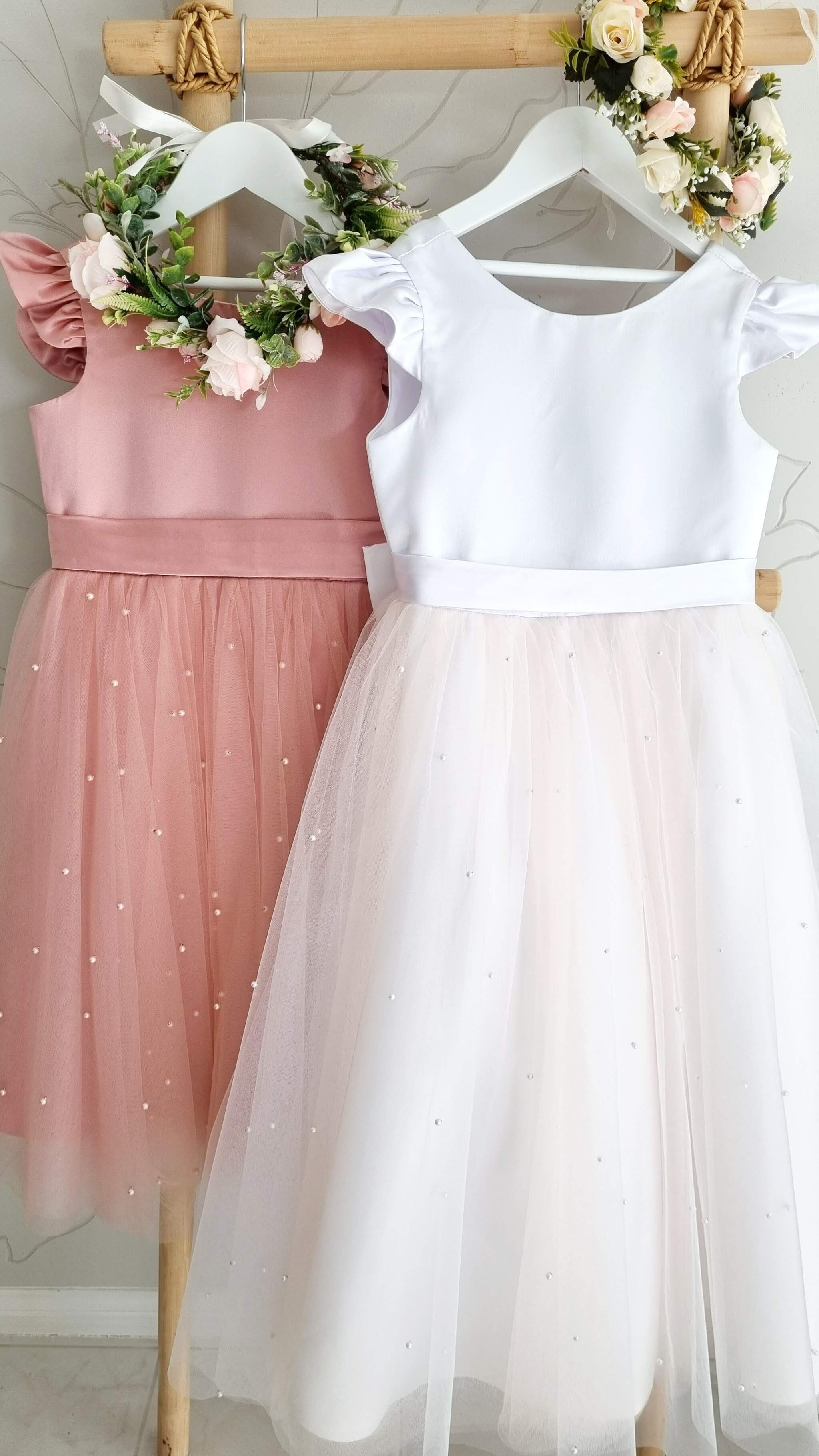 Pearl - V-neck flower girl dress with a big bow | Ana Balahan Pearl - V-neck flower girl dress with a big bow | Ana Balahan