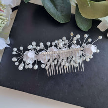 Load image into Gallery viewer, Ana Balahan Wedding Comb decorated with flowers and beads for little flower girl or bridesmaid back view
