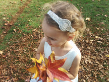 Load image into Gallery viewer, Headpiece wirh gems and crystals closer look 
